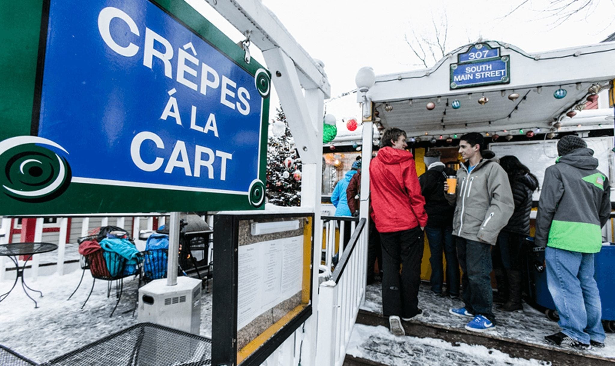 People waiting in line at Crêpes à La Cart in Breckenridge
